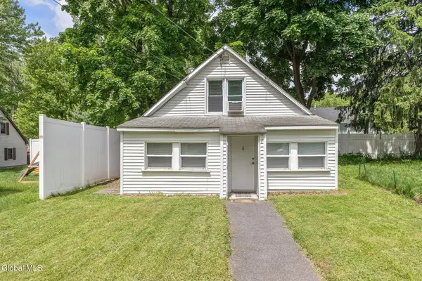 9 Kellogg Avenue, Colonie, NY 12304