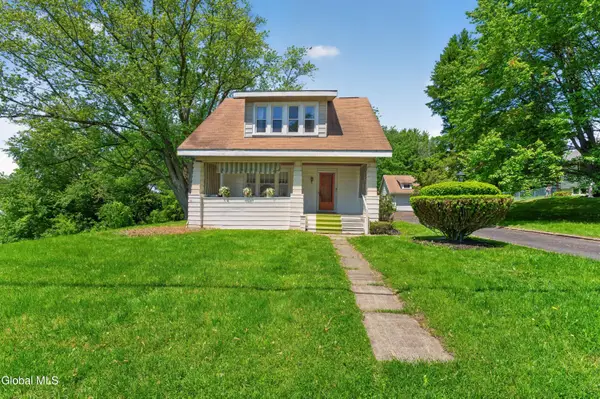 11 Orchard Terrace, North Greenbush, NY 12198
