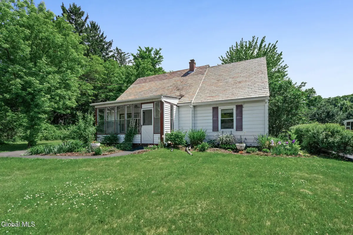 4 W Avenue B, Wynantskill, NY 12144 - #1