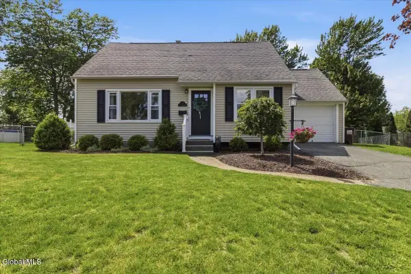 33 Glennon Road, Colonie, NY 12110