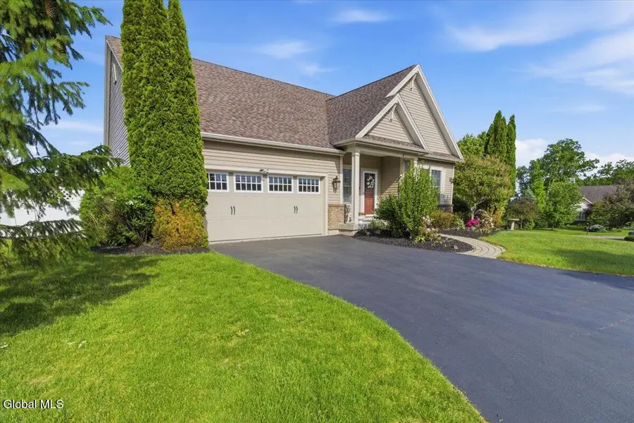 2 Camden Court, Halfmoon, NY 12118 - #3