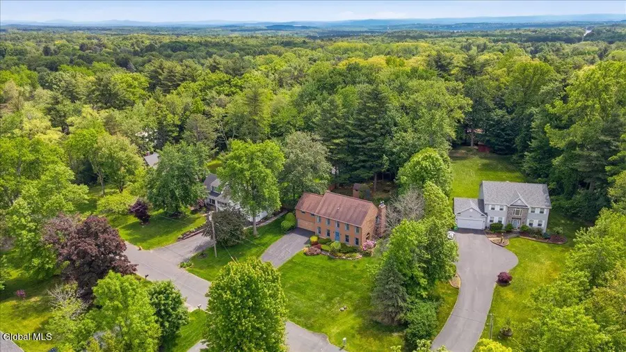 908 Mohegan Road, Niskayuna, NY 12309 - #3