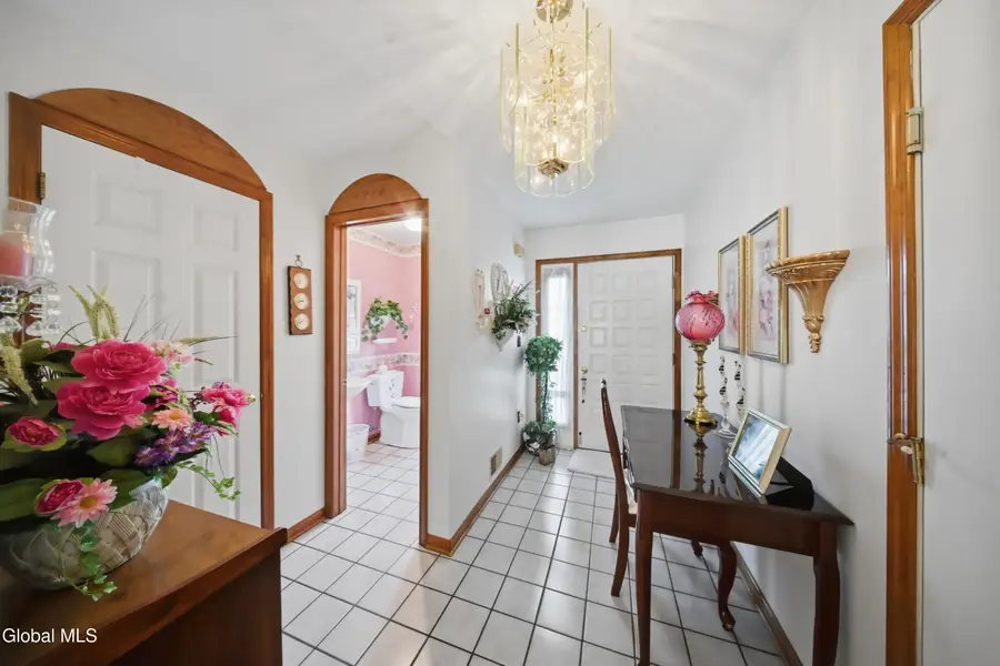 11 Bridgewood Lane, Watervliet, NY 12189 - #3