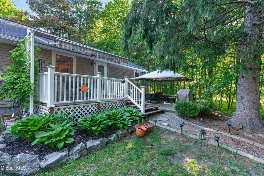2 Avon Road, Bethlehem, NY 12054 - #3