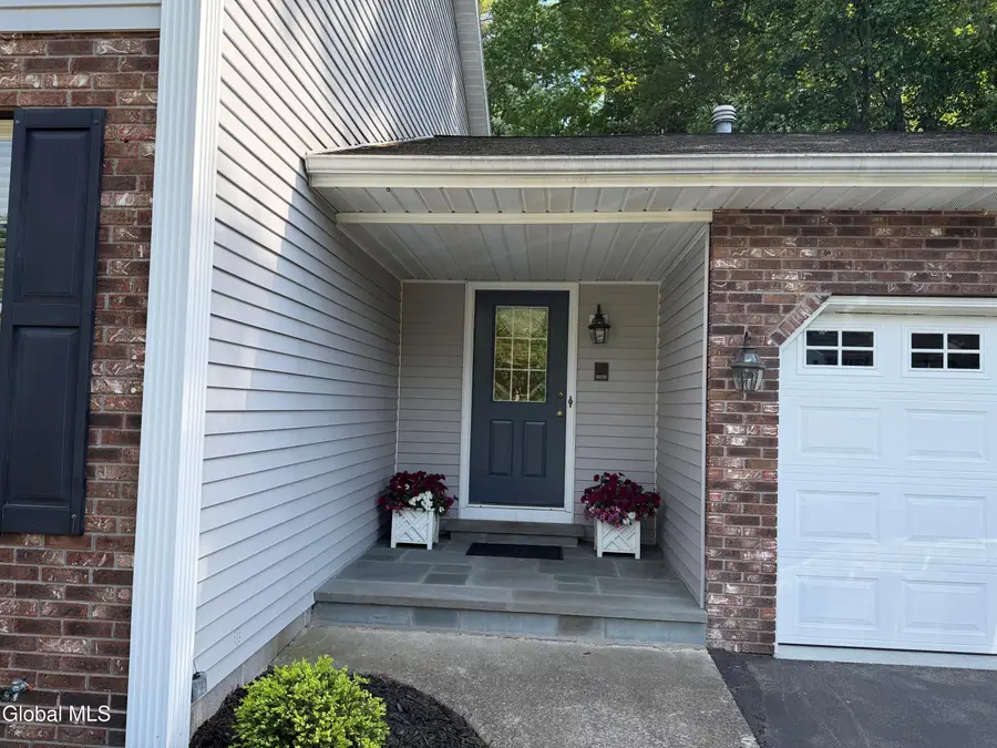 3061 New Williamsburg Drive, Schenectady, NY 12303 - #3