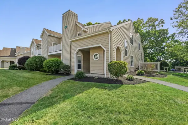 422 Hampton Place Boulevard, North Greenbush, NY 12180