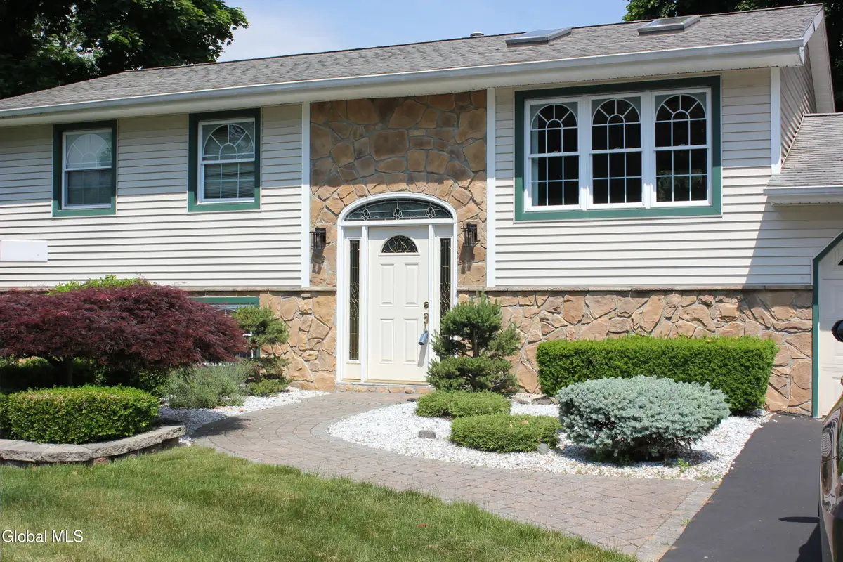 4 Mari Nol Circle, Clifton Park, NY 12065 - #1