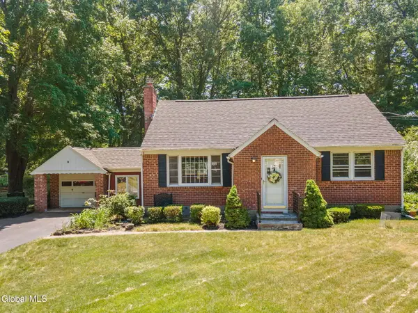 8 Oak Drive, Guilderland, NY 12203