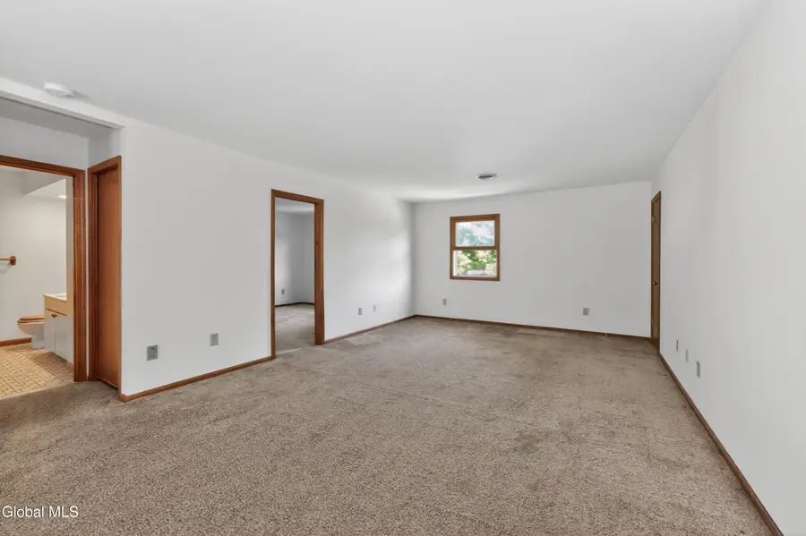 102 Cedarview Lane, Watervliet, NY 12189 - #3