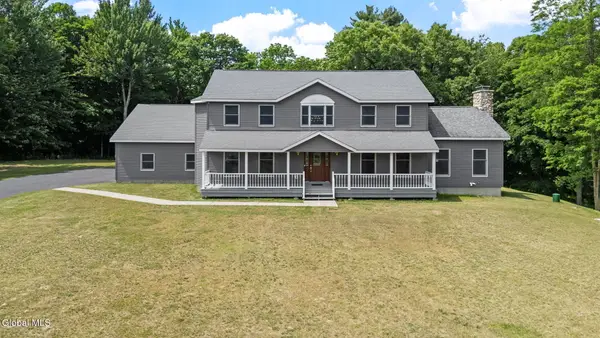 28 Victorian Drive, Poestenkill, NY 12140
