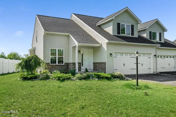 36 Chip Shot Way, Halfmoon, NY 12118