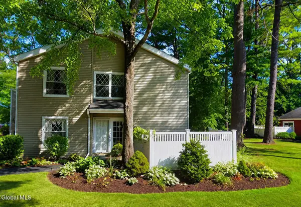 7 Spruce Court, Bethlehem, NY 12054