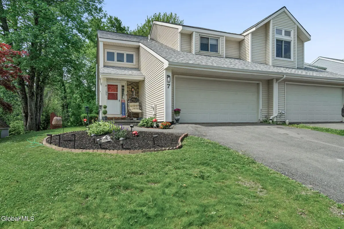 7 Crowsnest Court, Halfmoon, NY 12188 - #1