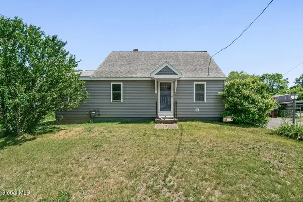 26 Hackett Street, Bethlehem, NY 12158