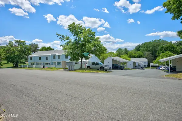 1005 Rockport Court, East Greenbush, NY 12061