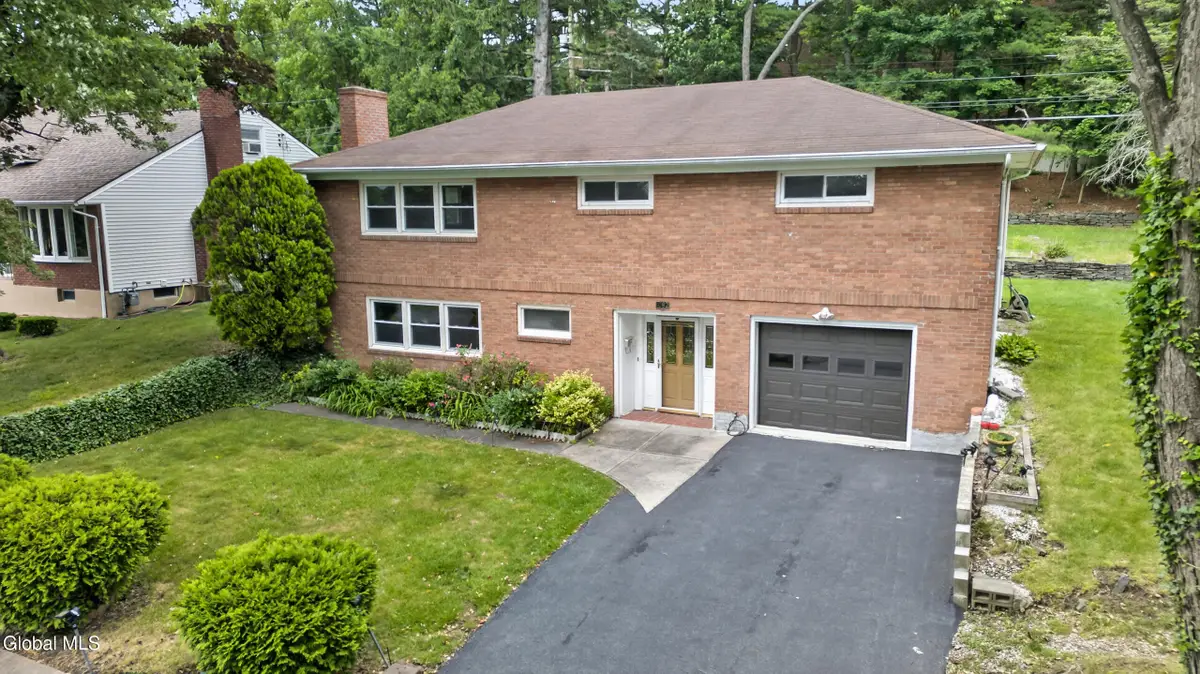 1082 Cornelius Avenue, Niskayuna, NY 12309 - #1