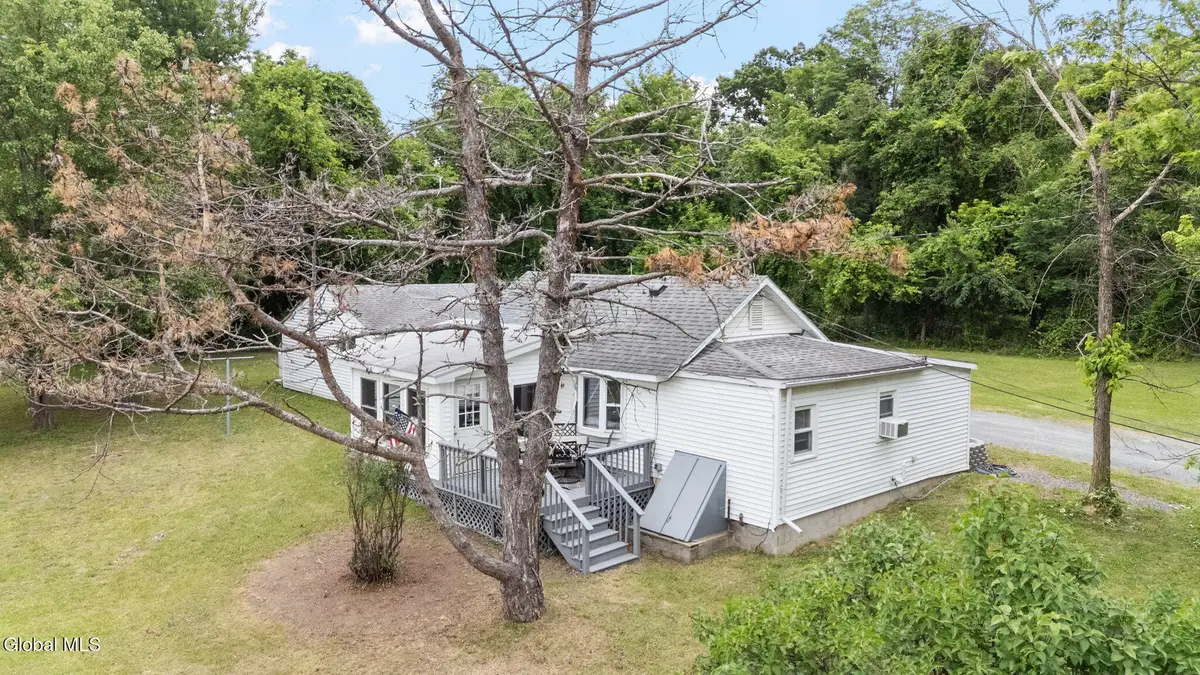 5 Wanzer Avenue, Hampton Manor, NY 12144 - #1