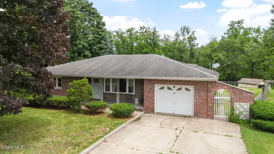 24 Warwick Avenue, Colonie, NY 12205 - #3