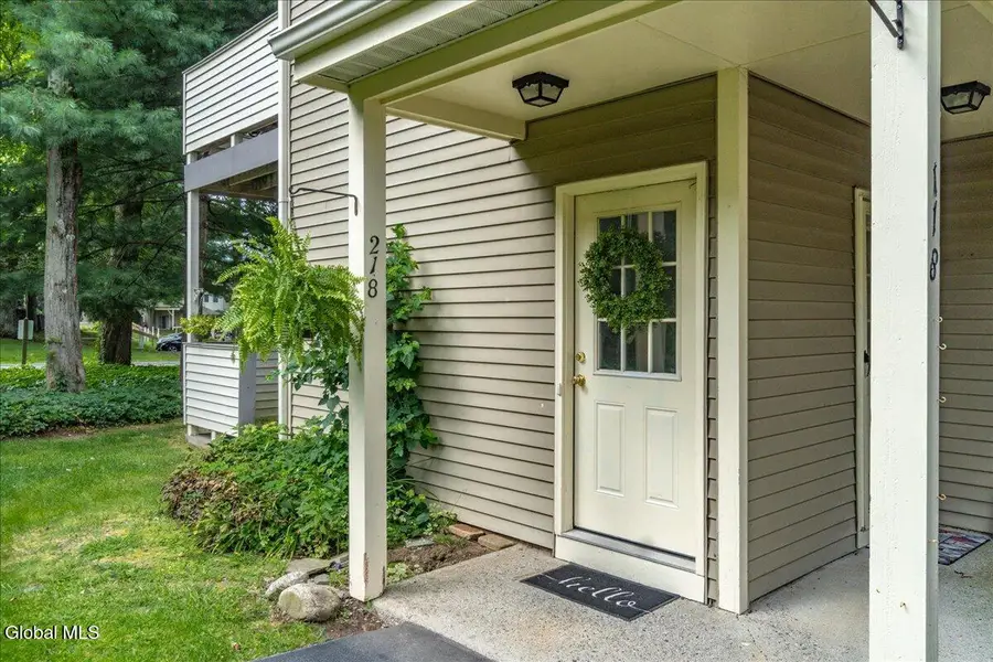 218 Monmouth Way, Halfmoon, NY 12065 - #2