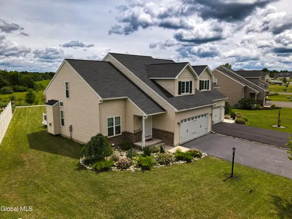 36 Chip Shot Way, Halfmoon, NY 12118