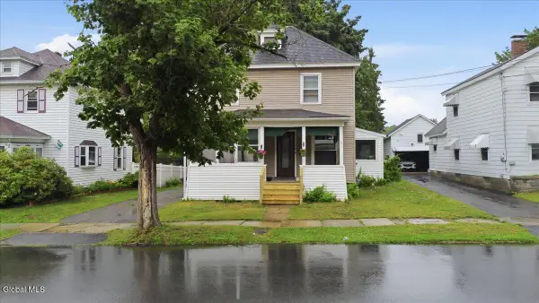 28 W 8th Avenue, Gloversville, NY 12078