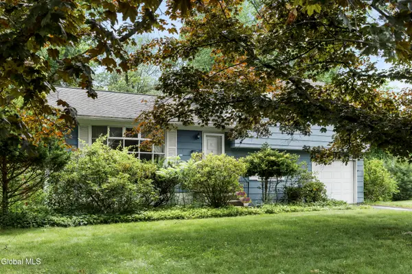 34 Greenock Road, Bethlehem, NY 12054