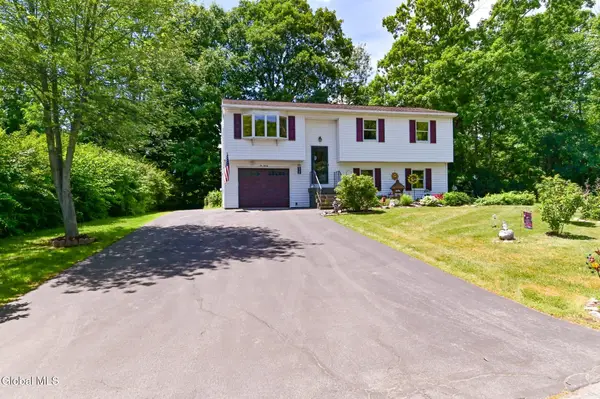 620 Michelle Way, Niskayuna, NY 12304