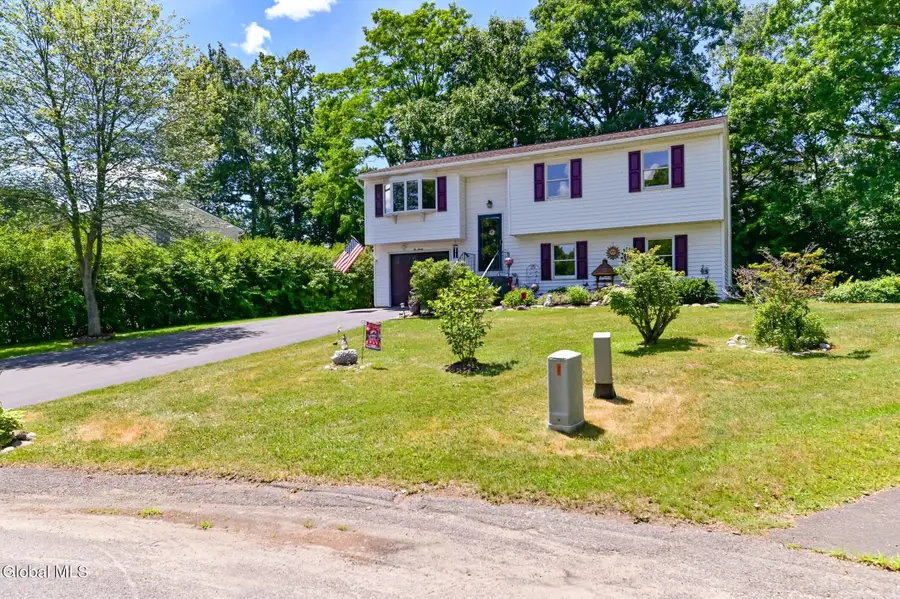 620 Michelle Way, Niskayuna, NY 12304 - #2