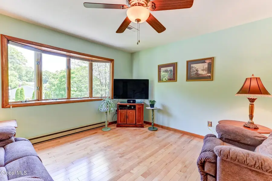 620 Michelle Way, Niskayuna, NY 12304 - #3
