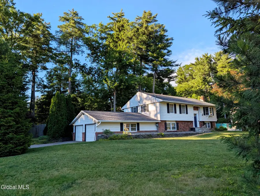 16 Sylvan Lane, Clifton Park, NY 12065 - #2