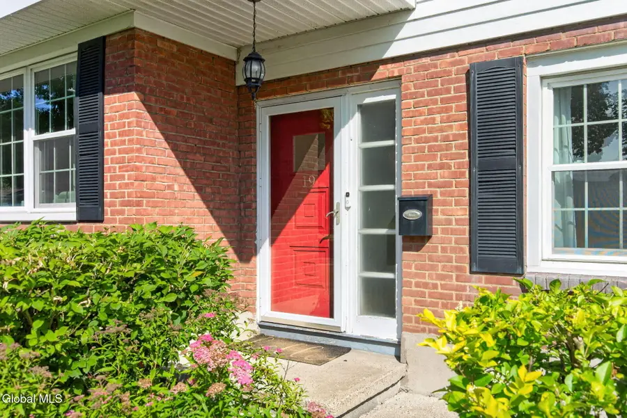 19 Gingerbread Lane, Albany, NY 12208 - #2