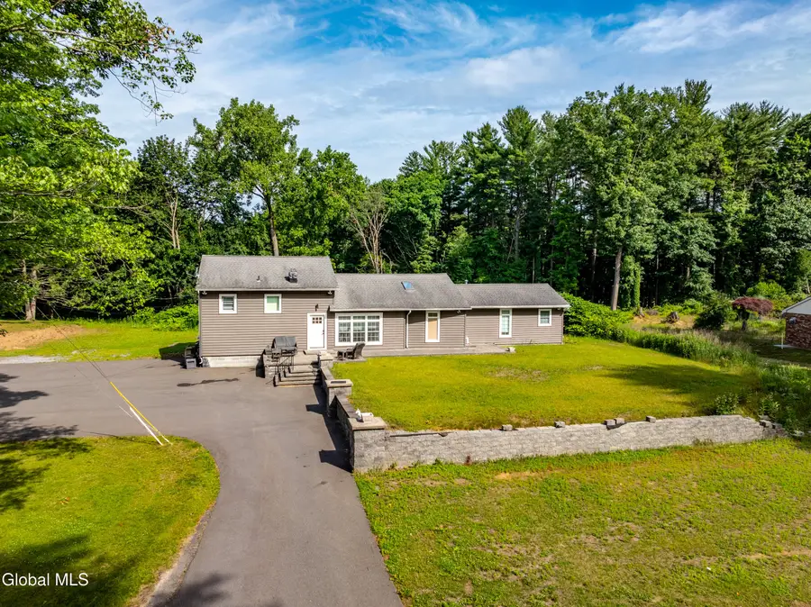 22 Pinewood Road, Guilderland, NY 12084 - #3