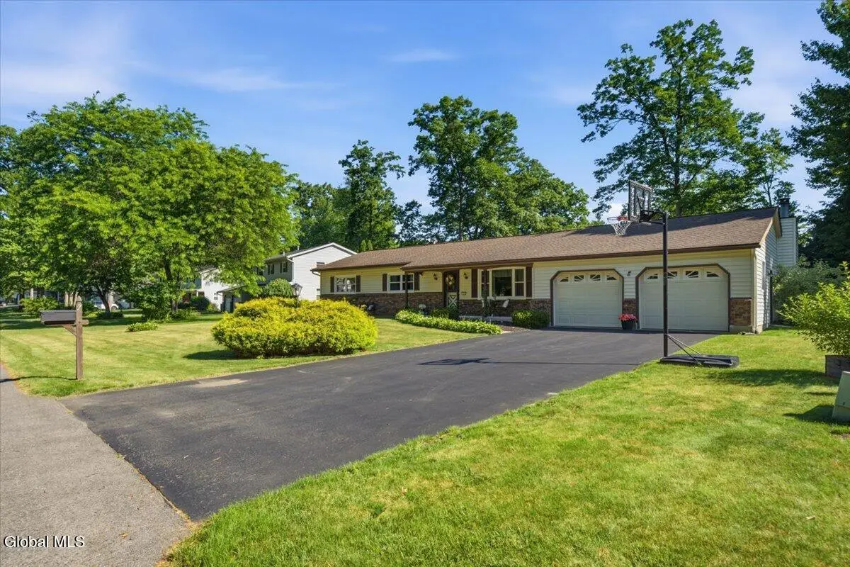 7 Turnberry Lane, Clifton Park, NY 12065 - #1