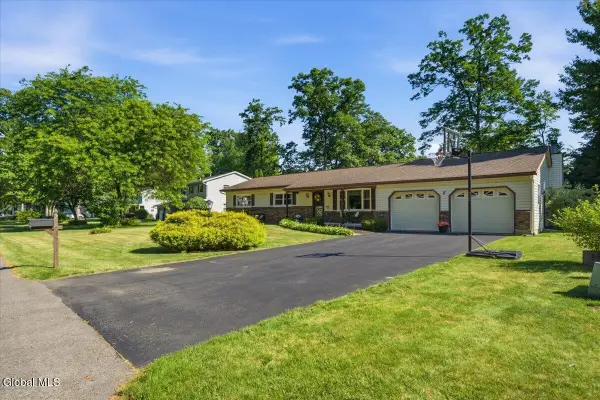 7 Turnberry Lane, Clifton Park, NY 12065