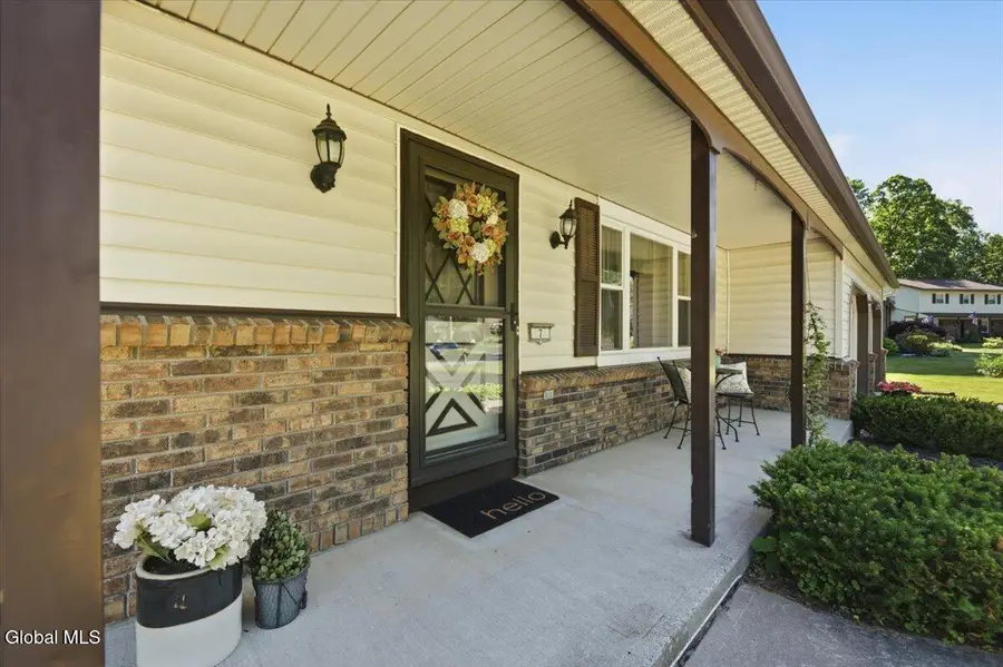 7 Turnberry Lane, Clifton Park, NY 12065 - #3