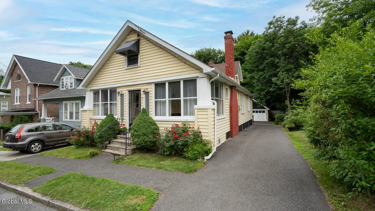 5 Sampson Avenue, Troy, NY 12180 - #1