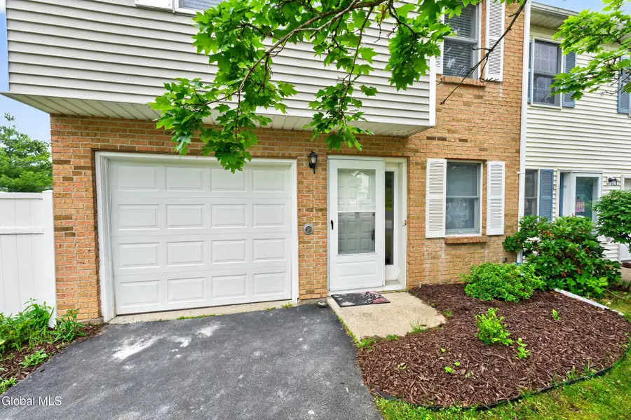 20 Bridgewood Lane, Colonie, NY 12189 - #2