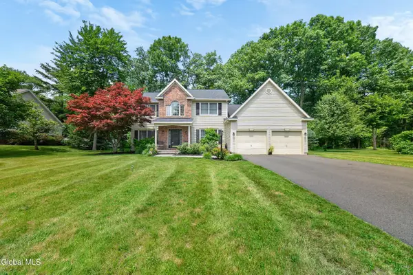 26 Hedgerose Lane, Bethlehem, NY 12054