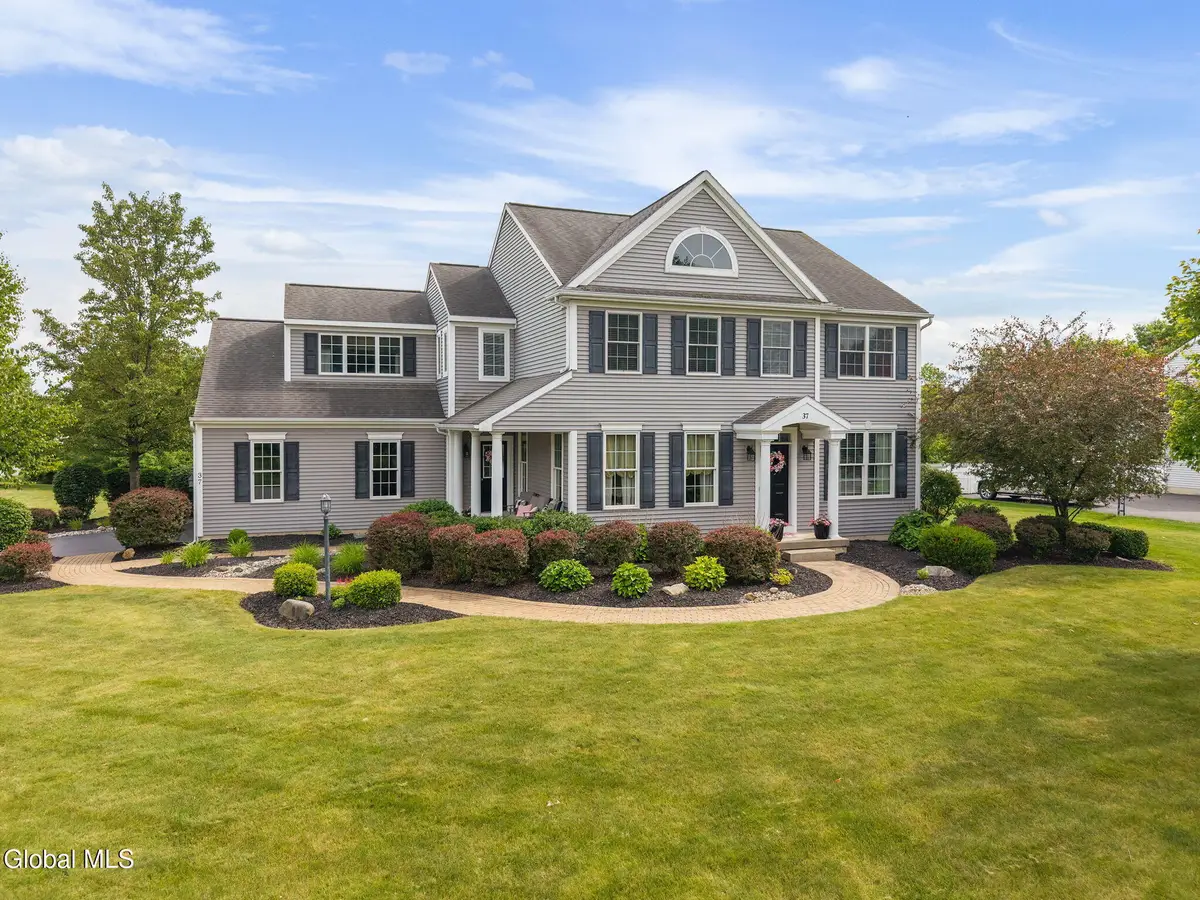 37 Farmview Lane, Halfmoon, NY 12188 - #1