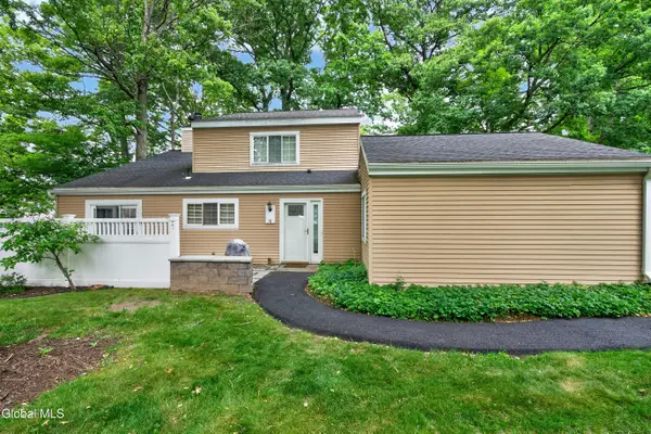 18 Willow Drive, Bethlehem, NY 12054