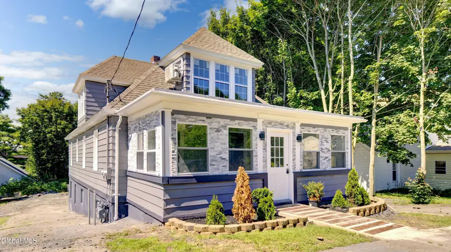 9 Mccleary Avenue, Amsterdam, NY 12010 - #3