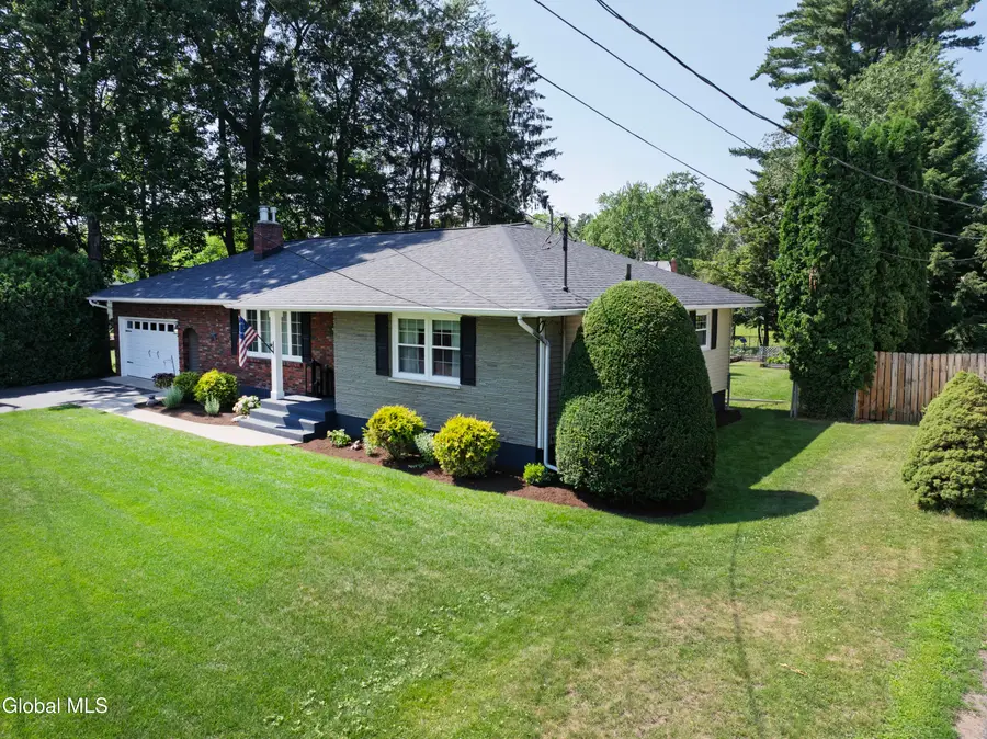 1040 John Alden Lane, Rotterdam, NY 12306 - #2