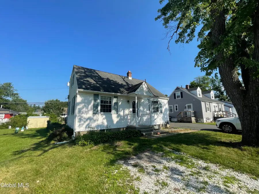 32 Park Avenue, Latham, NY 12110 - #3