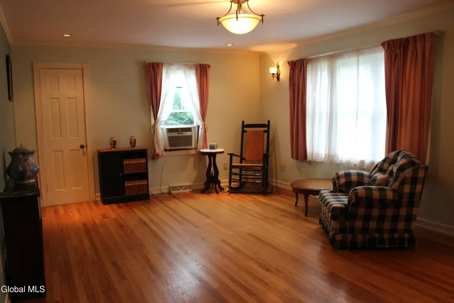 17 Warren St Street, Guilderland, NY 12203 - #2