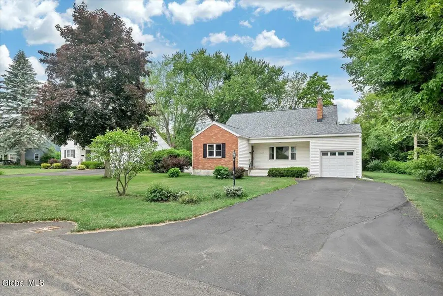 2027 Fairlawn Parkway, Niskayuna, NY 12309 - #2
