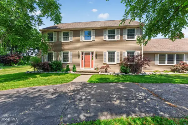 88 Oak Valley Way, Queensbury, NY 12804