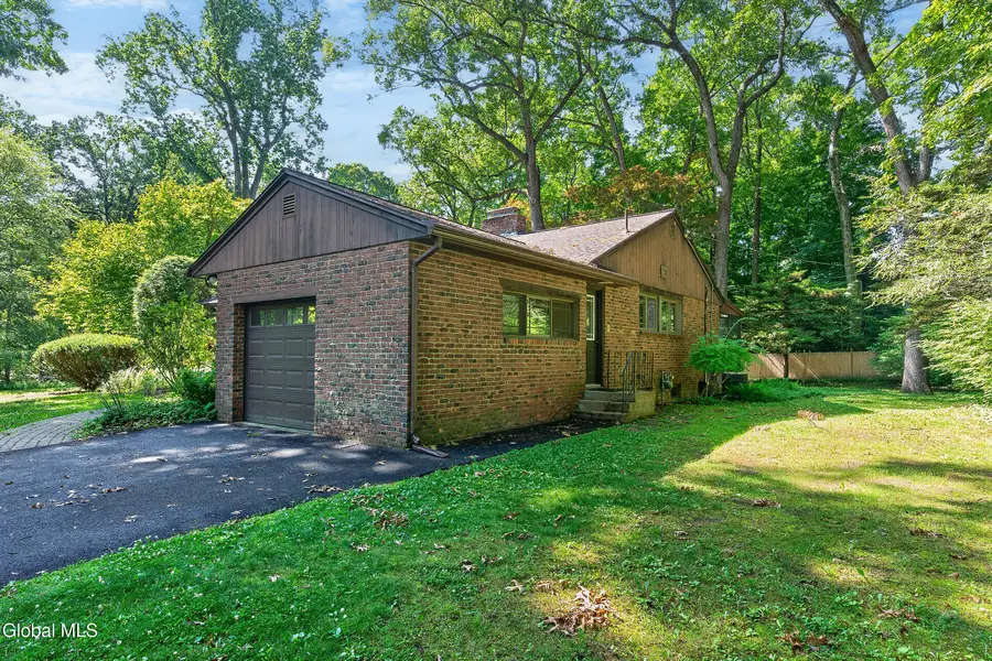 15 Lyons Avenue, Bethlehem, NY 12054 - #3