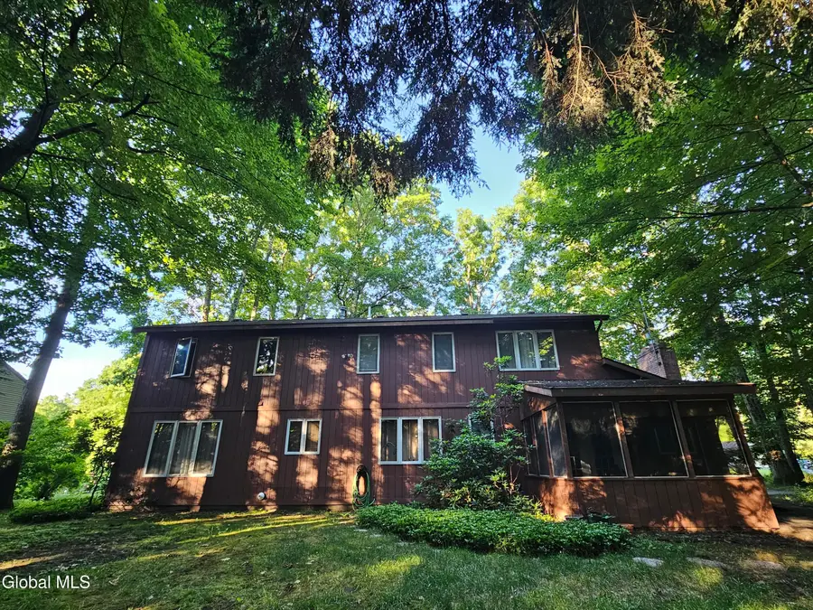 35 Via Maria Drive, Schenectady, NY 12302 - #3