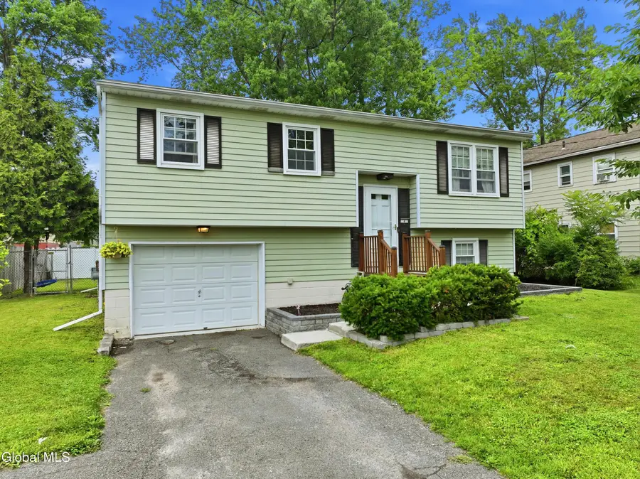 4 Denise Court, East Greenbush, NY 12144 - #2