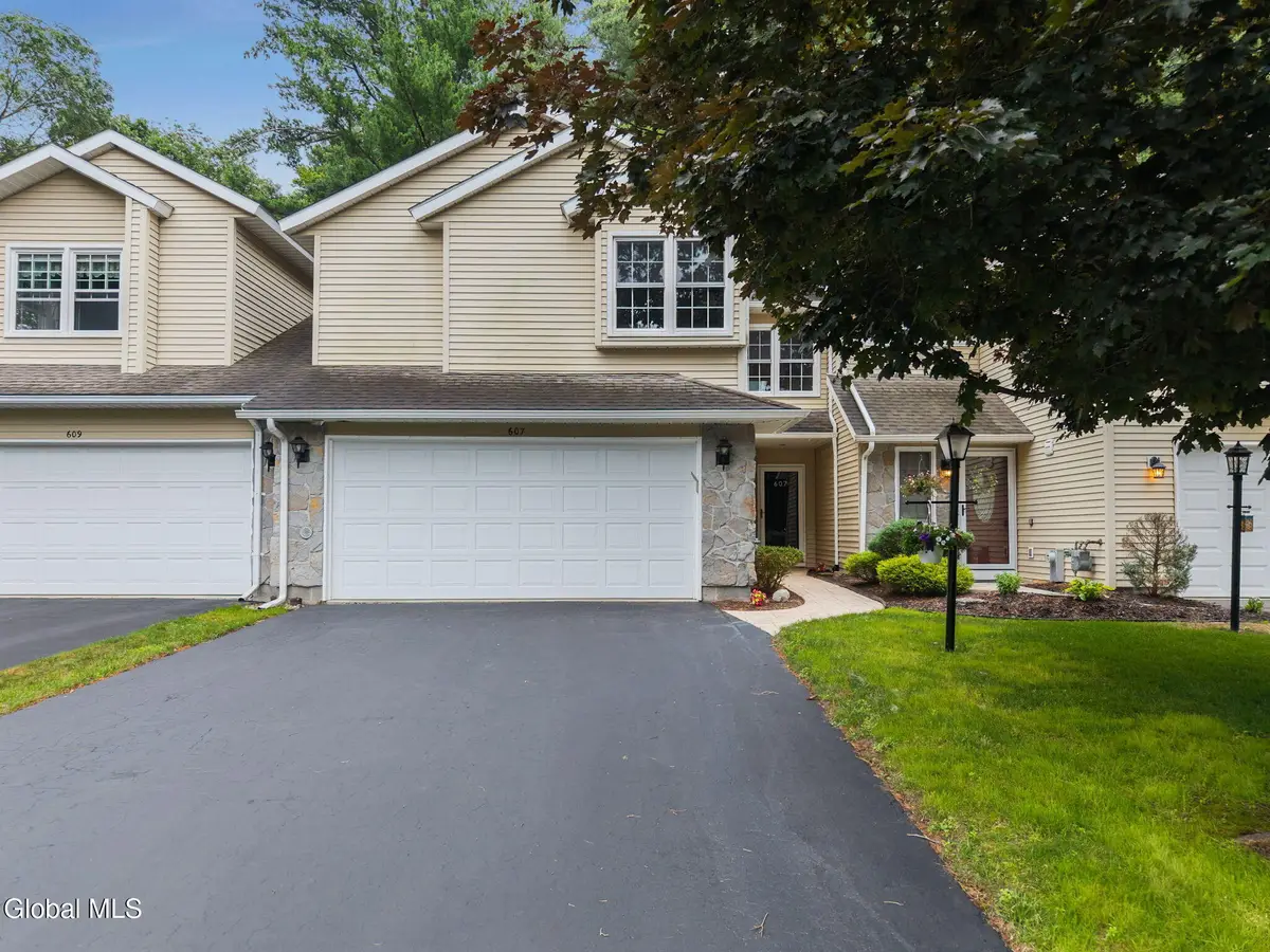 607 Highwood Circle, Westmere, NY 12203 - #1